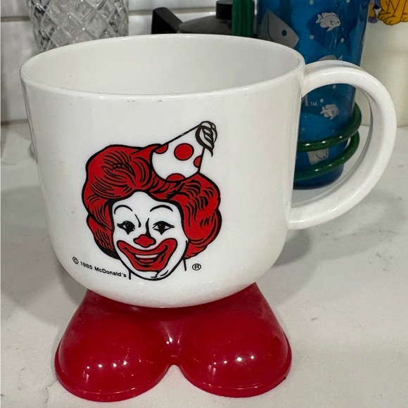 Vintage 1985 McDonald's Footed
Plastic Mug Cup Ronald McDonald
Red Clown Shoes - Picture 1 of 7